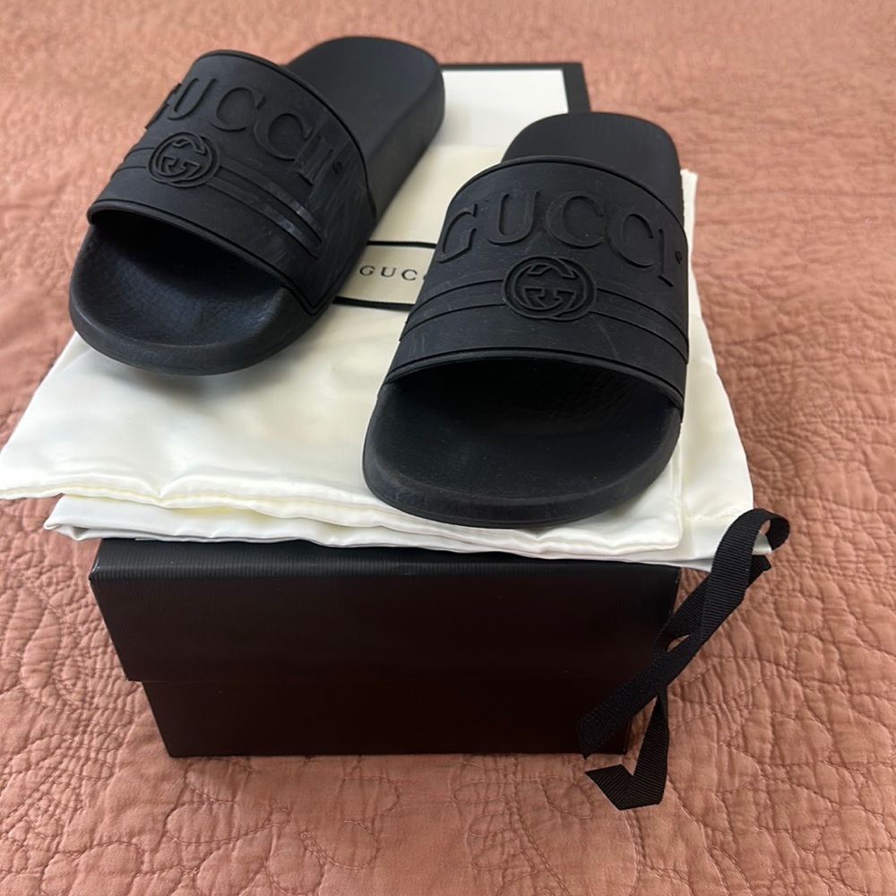 Gucci slides. Worn. Kids. Size 4.